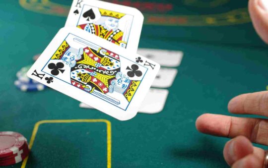 Reading Hands in Live Poker: How to Spot Tells and React to Them